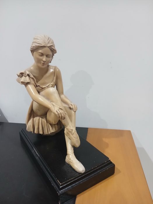 Estatueta candeeiro + estatuetas decorativas + estatueta religiosa