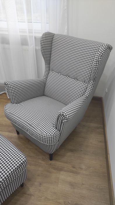 IKEA STRANDMON fotel uszak pepitka czarno biały + podnóżek