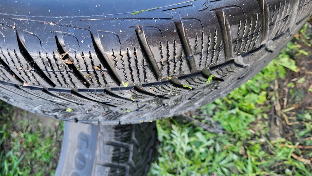 Opony zimowe  Good Year 235/55/R18