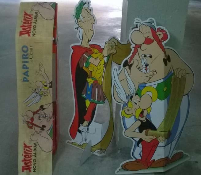 Astérix . Expositor Livro O Papiro . Colecionadores
