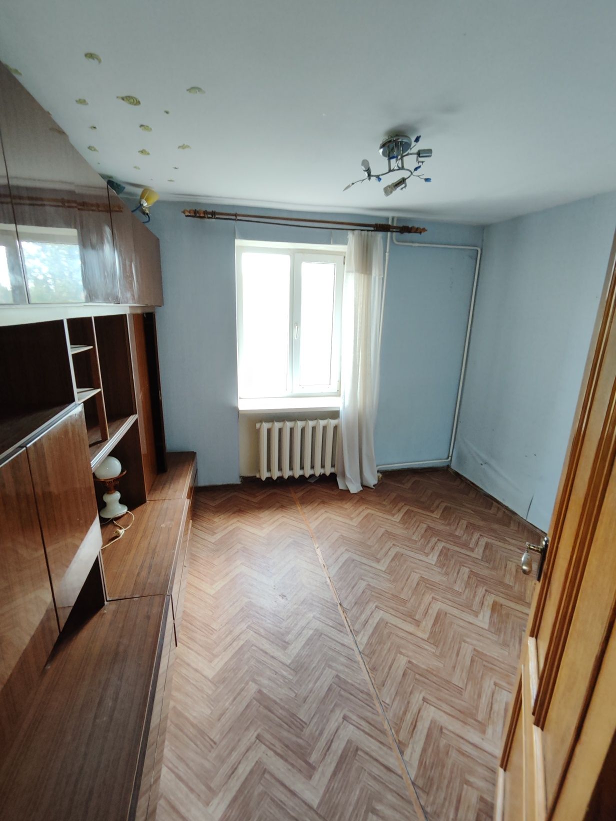 Код44Продам 3к квартиру в высотном кирпичном доме в районе Дома мебели