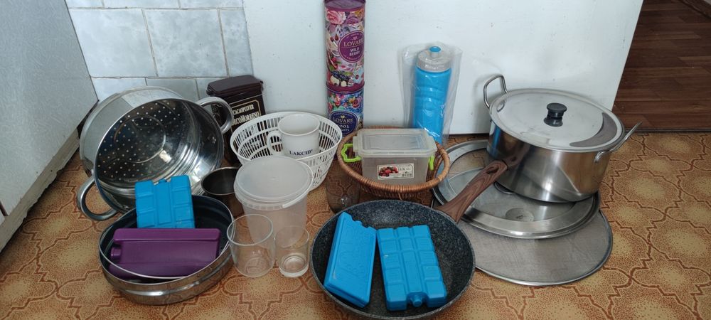 Пакет посуды, сковородки, костпюля, тарелки