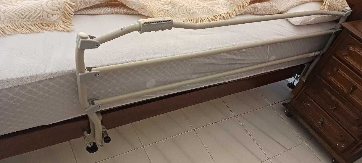 Quarto casal clássico em madeira