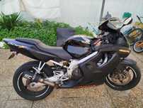 Vende se.  CBR 600 sport muito bem estimada
