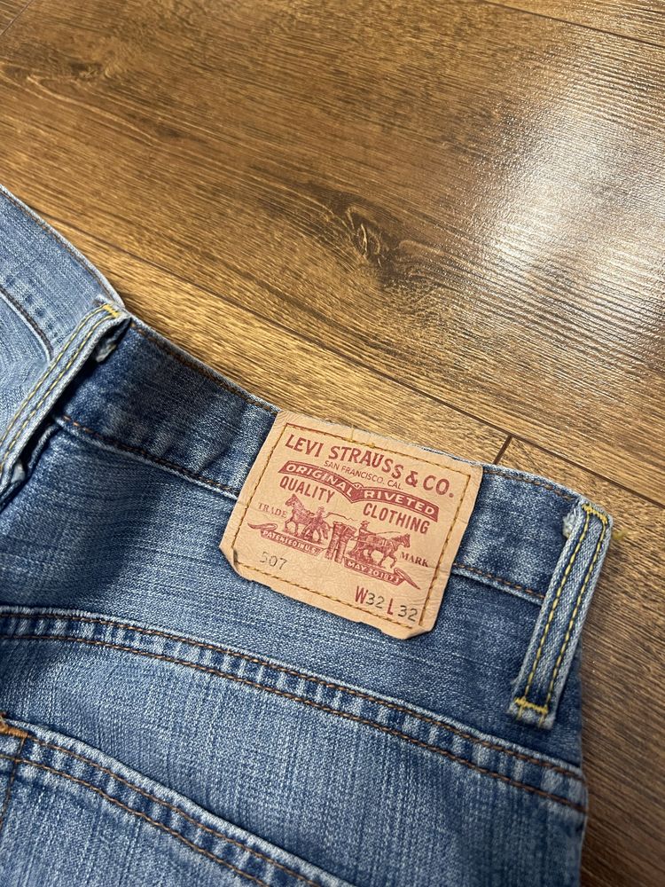 джинси levis в ідеальному стані