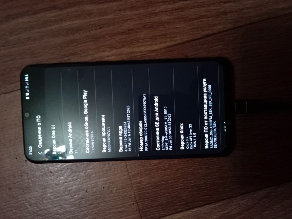 Продам Samsung a50 6/128 в хорошем состоянии