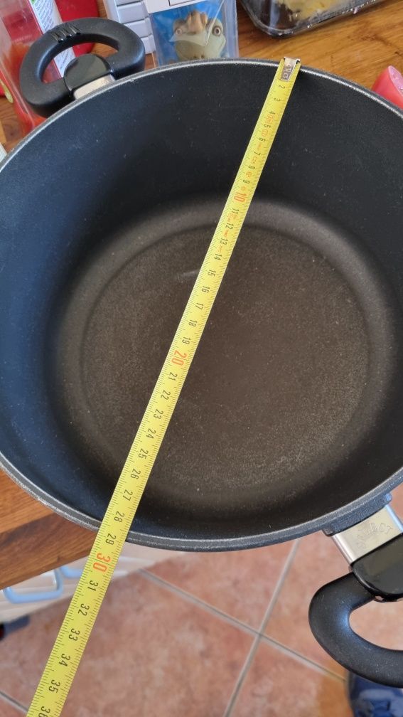 Garnek żeliwny tytanowy 30 cm Eurolux Titanium