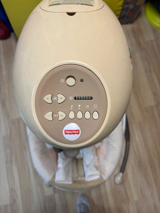 Заколисуючий центр  fisher price