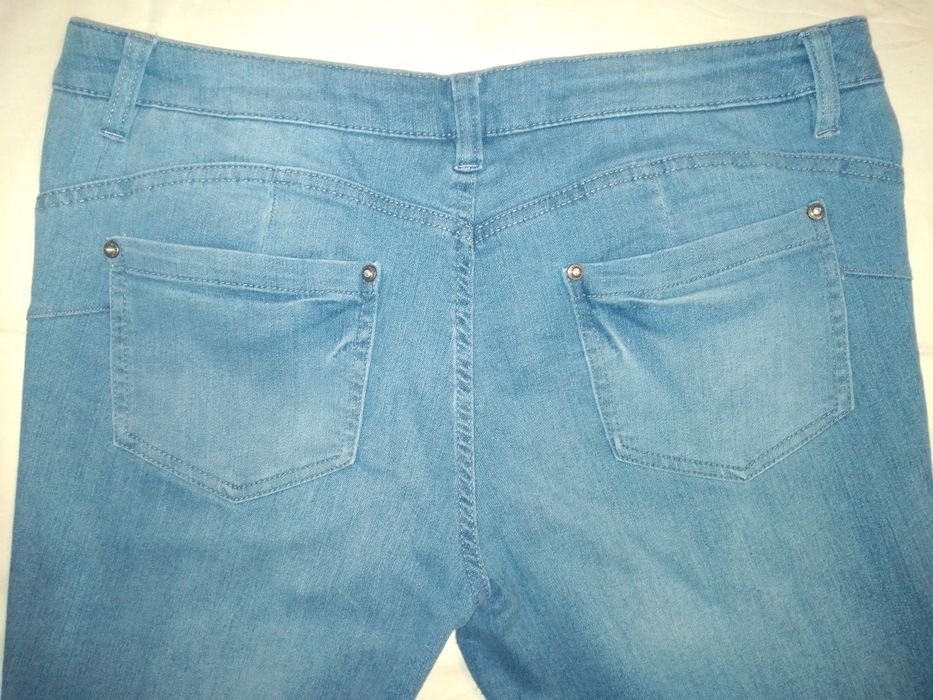 Женские голубые джинсы с потертостями, украшенные камнями, 54-56-58 р