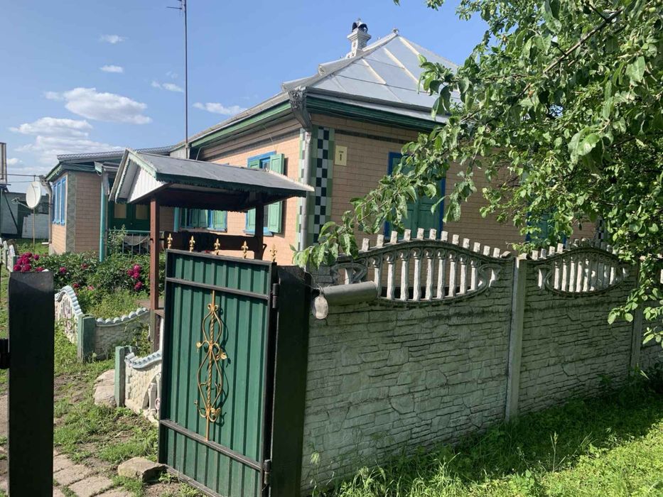 Продаєть дворище