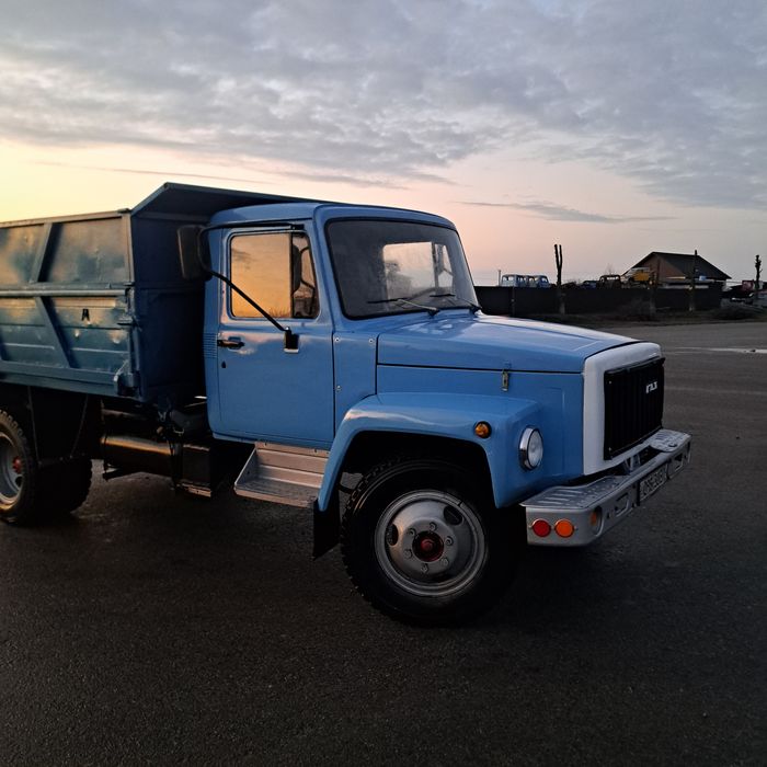 Газ 3307 після реставрації.