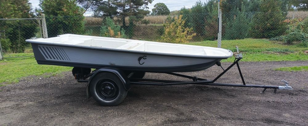 Łódź wędkarska z przyczepką