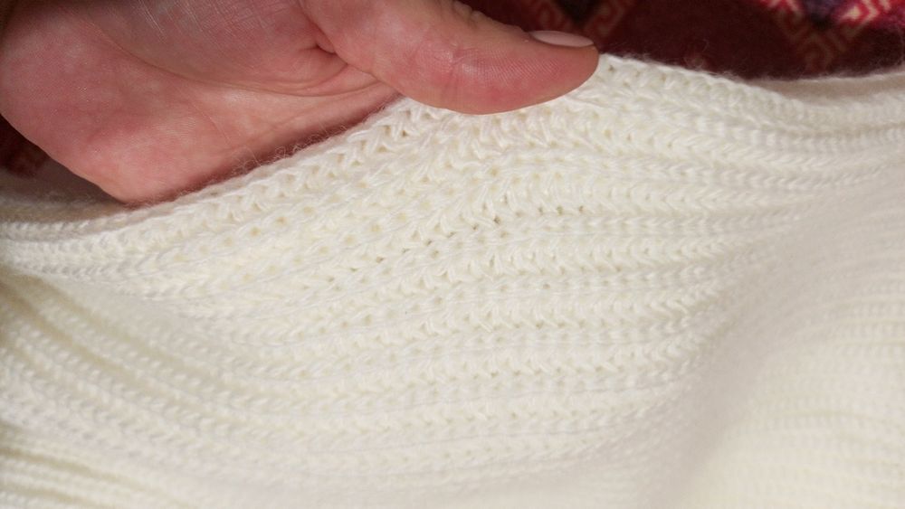 Жіноча тепла в'язана  светр -туніка.