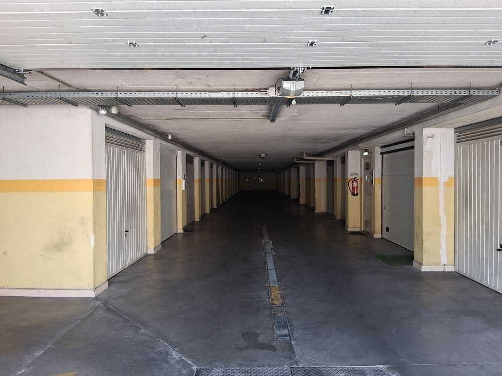 Garagens no centro do Montijo