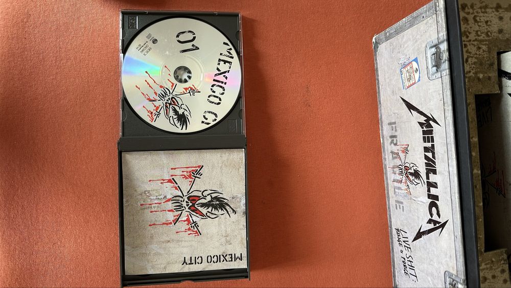 VHS do Metallica – Live Shit: Binge & Purge (cerca de 1993)