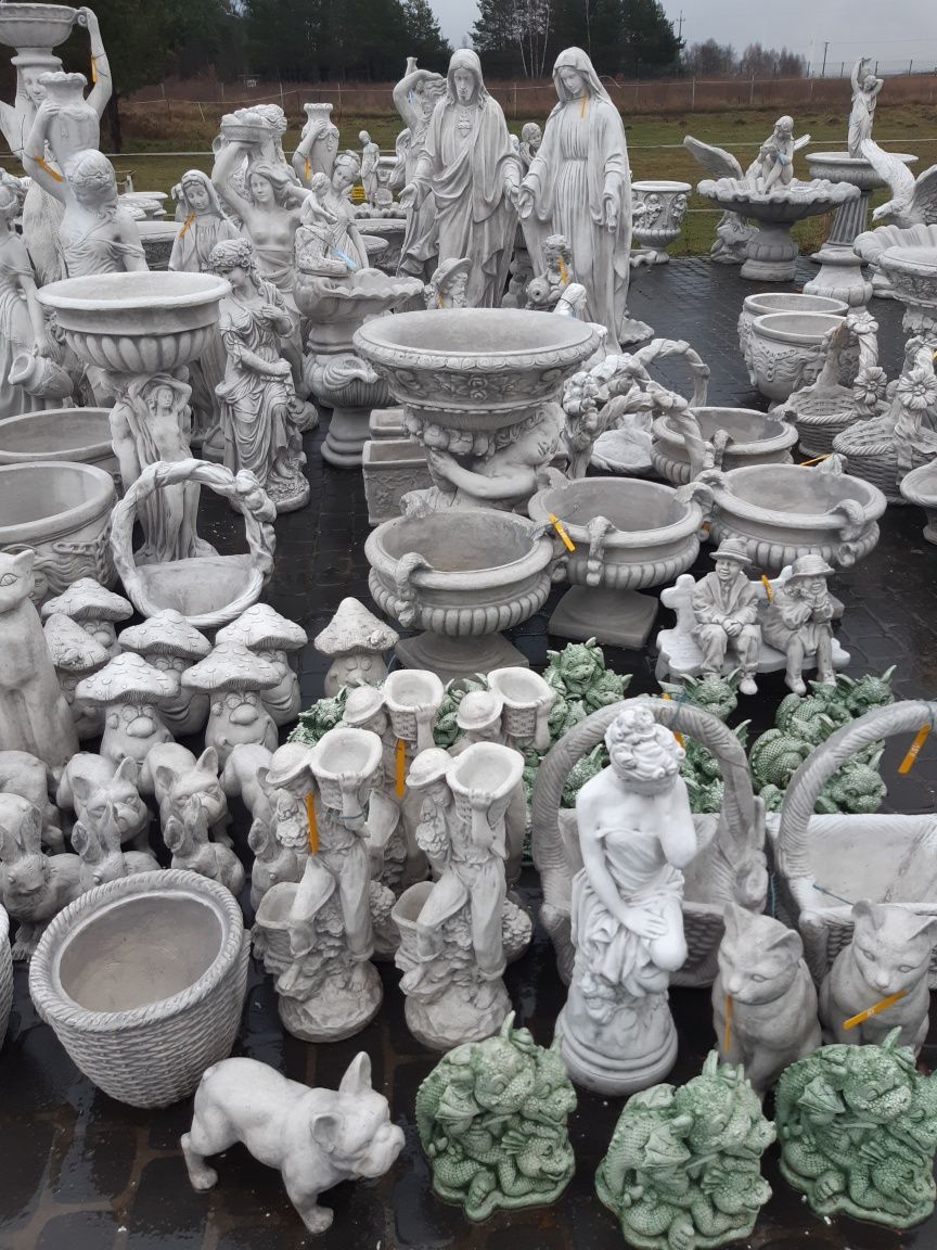 Figury ogrodowe z białego betonu fontanna donica figura
