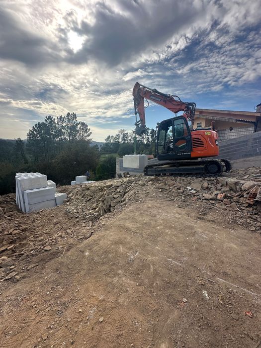 TERRAPLANAGEM e muros em pedra