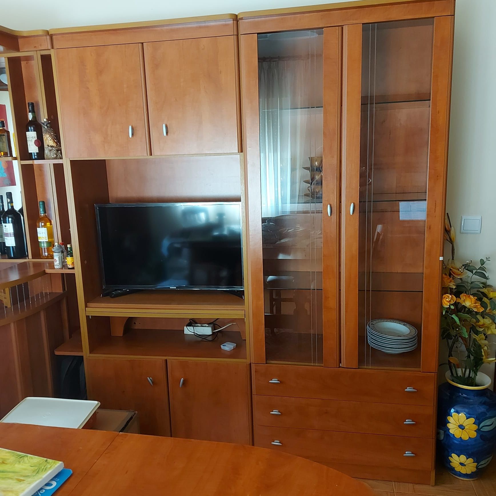 Mobília sala completa com mesa e cadeiras - urgente!