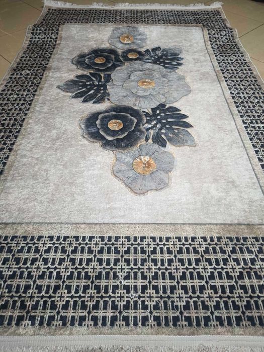 dywan 180x120  turecki, antyposlizg KWIATY