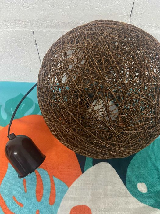 Candeeiro de teto suspenso com lâmpada LED incluída
