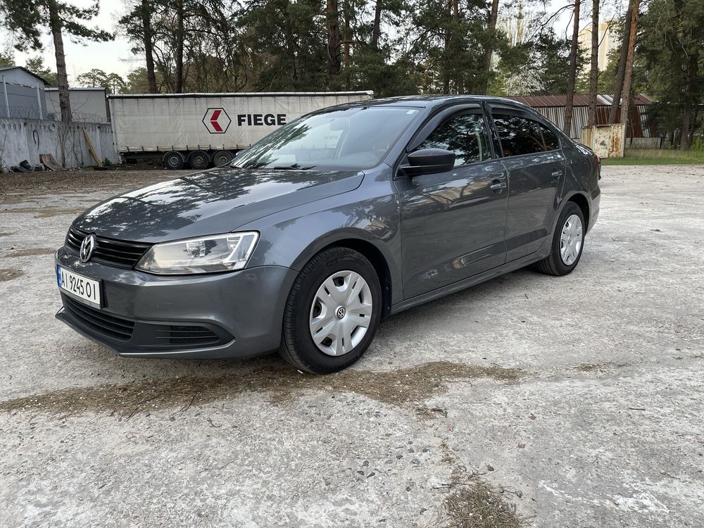 Volkswagen jetta 2011 2.0 атмосферный АКПП Автомобиль