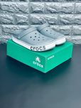 Мужские кроксы серые супер мягкие crocs уличные шлепанцы крокс