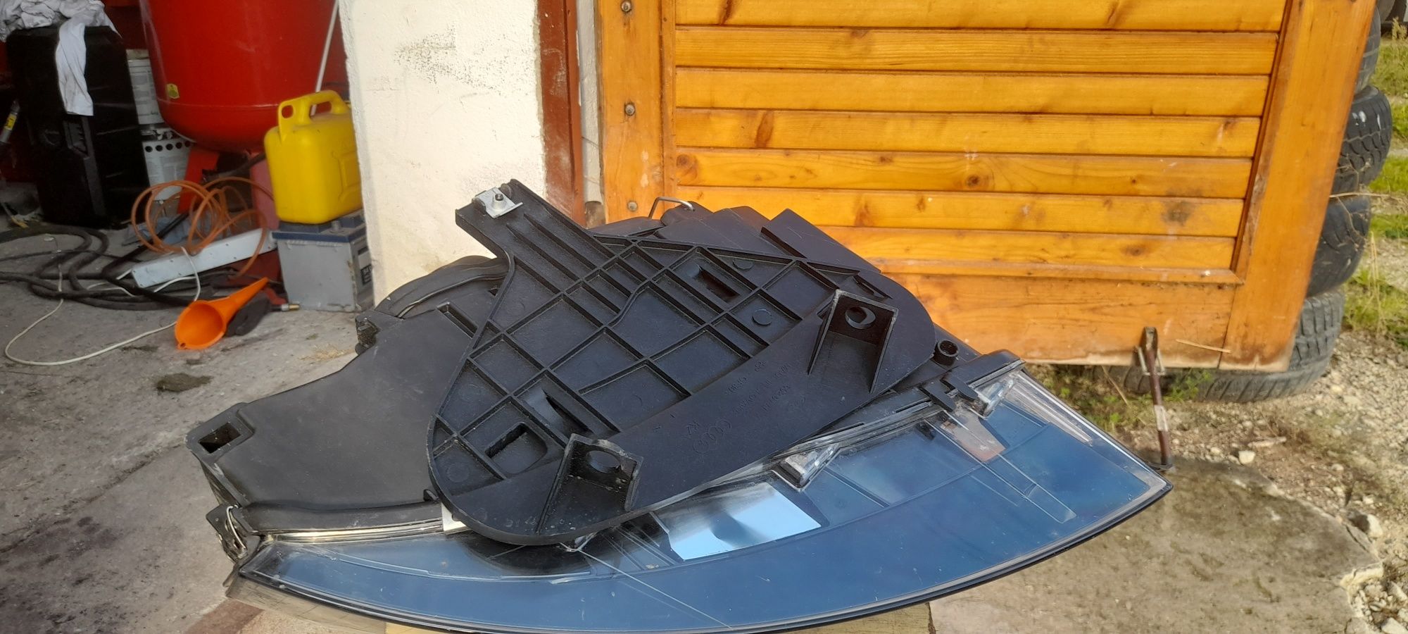 Lampa lefletor lewy audi a4 b6 xenon czarny