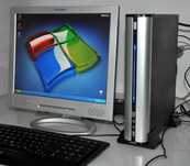 Komputer RETRO z monitorem LCD 14 " .