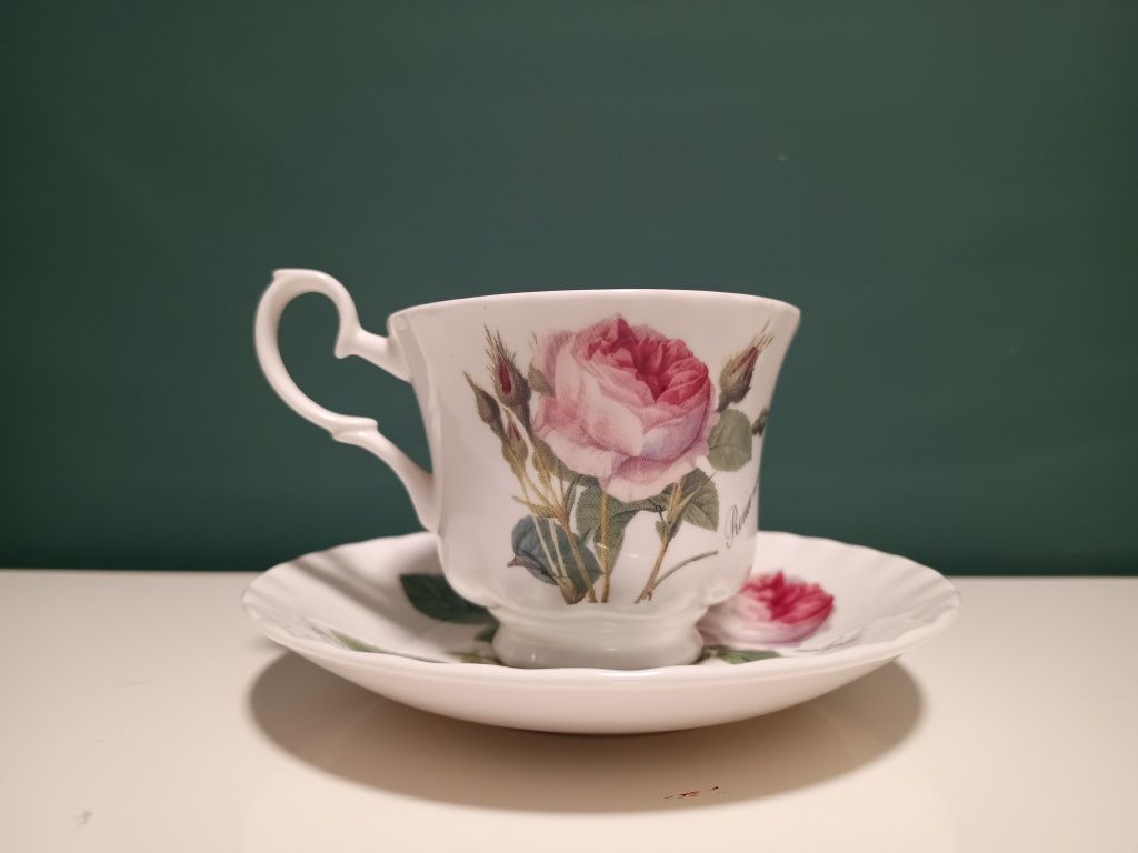 Filiżanka Redoute Roses ROY KIRKHAM z Chińskiej porcelany