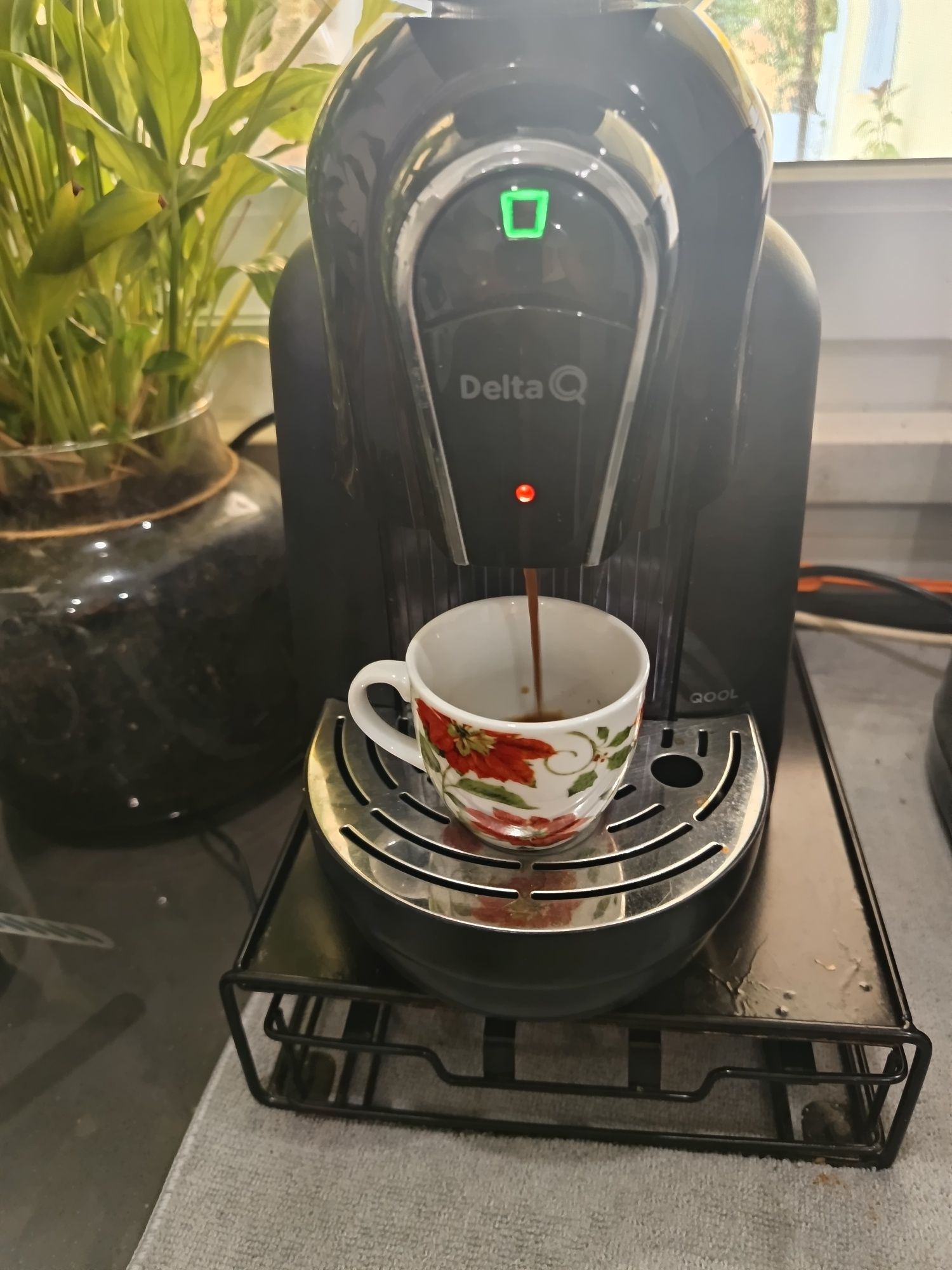 Máquina de café Delta com suporte para cápsulas