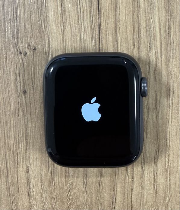 Apple Watch 4  44mm  Space Gray