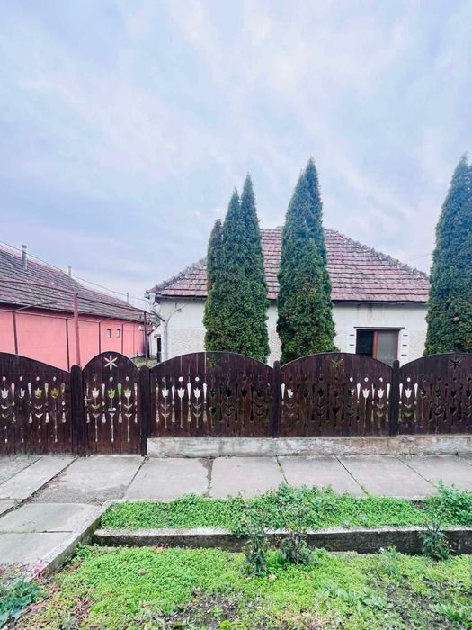 Продаж будинку в с .Яноші при центральній дорозі ( 5 км від Берегово )