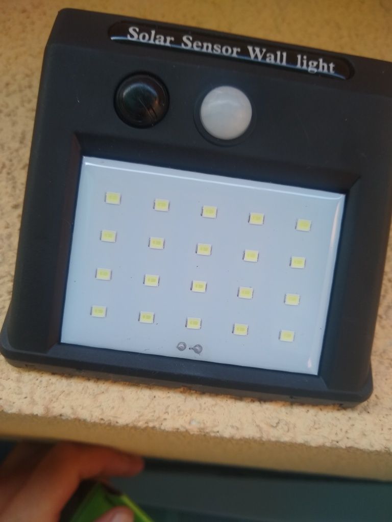 Sprzedam lampę solarną LED z czujnikiem ruchu i zmnieszchu