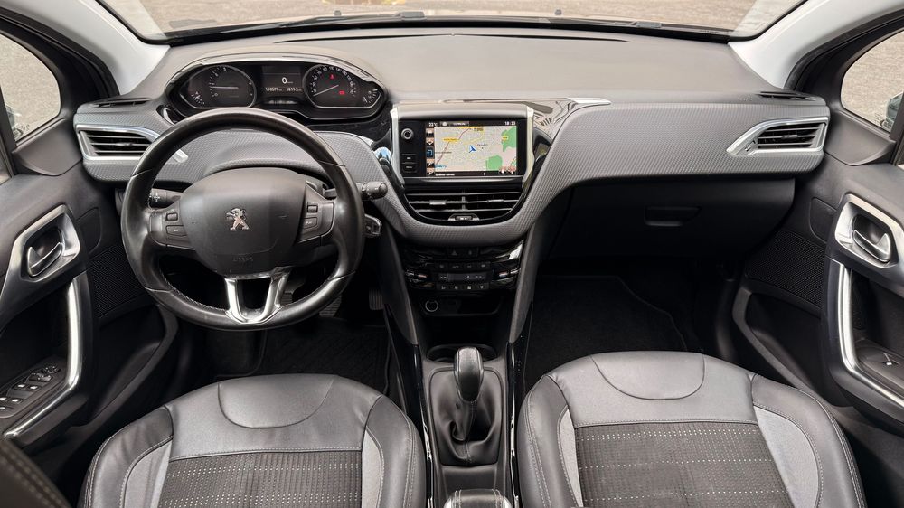 Peugeot 2008 1.2 PureTech Allure 110cv - Teto Panorâmico