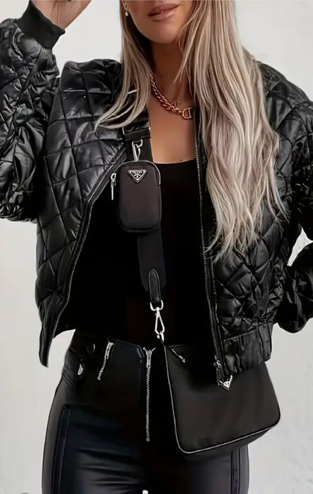 Стильна жіноча куртка