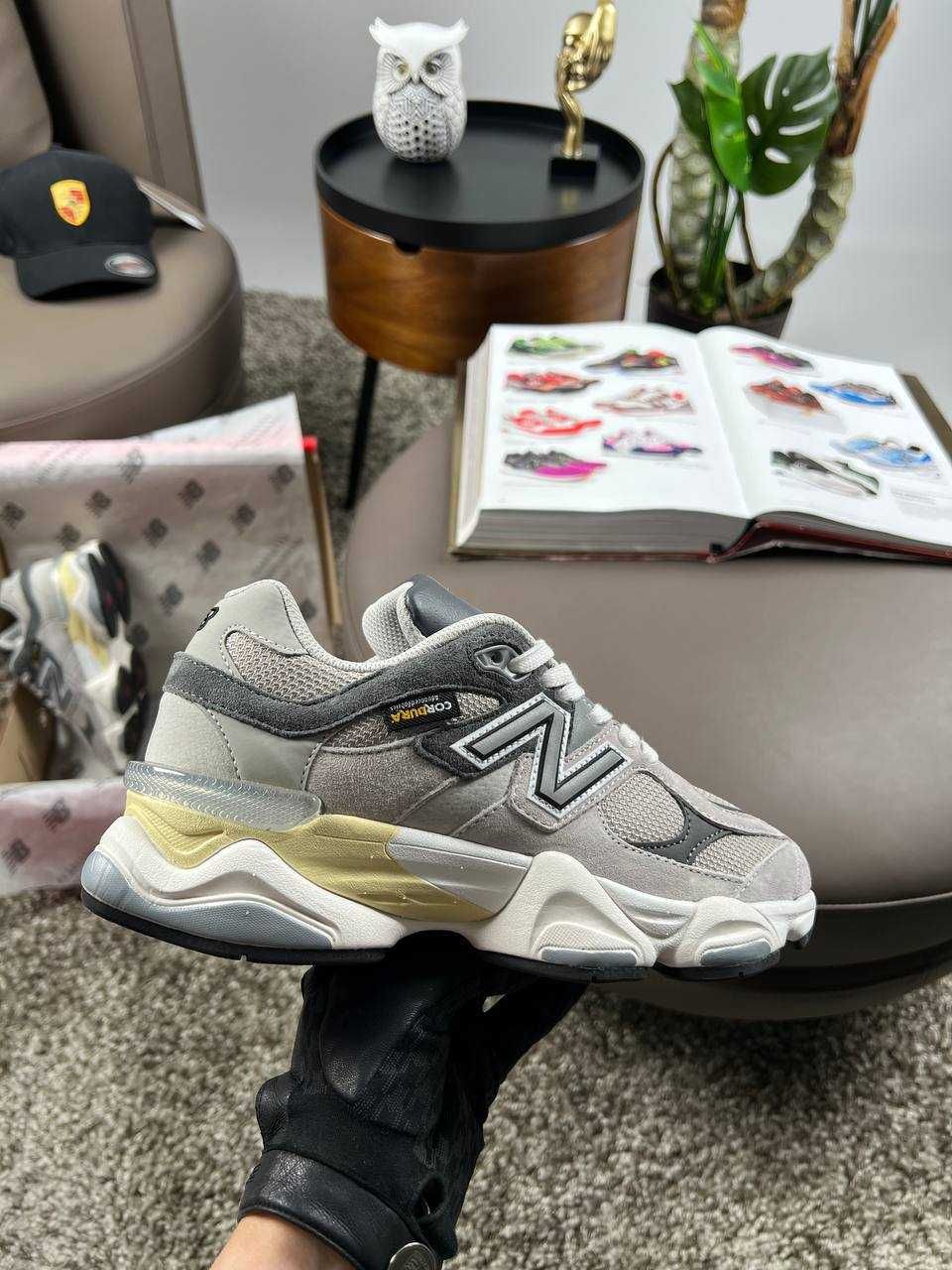 Жіночі кросівки нью беланс New Balance 9060  Light Grey Black [36-41]