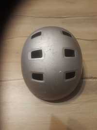 Sprzedam kask kolor srebrny rozmiar L 59-62 cm.