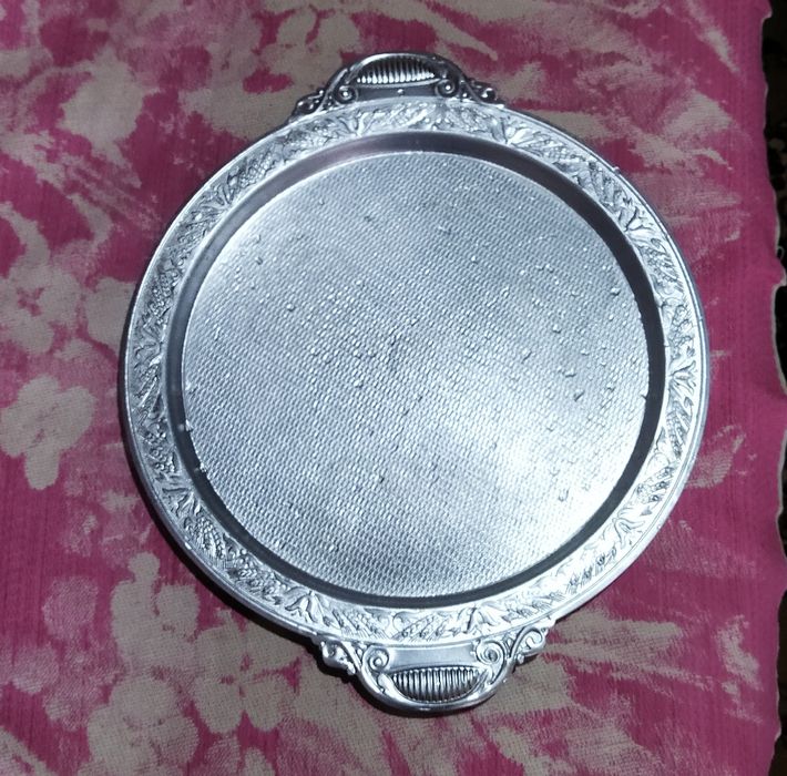 Отдам поднос алюминиевый