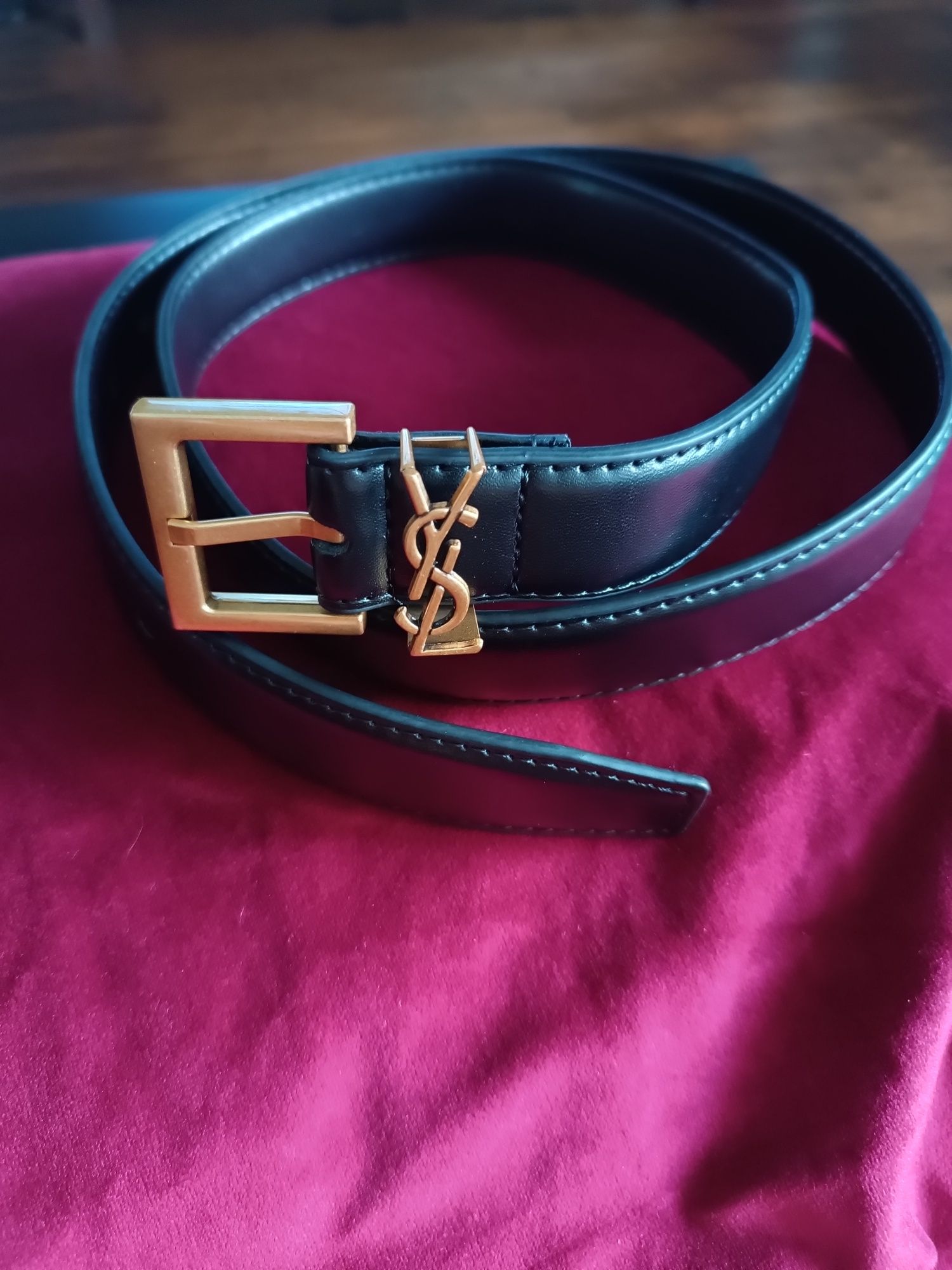 Cinto Ysl preto e dourado alta qualidade