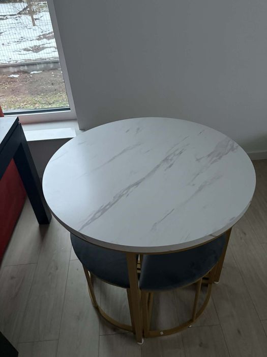 Zestaw stołowy z czterema krzesłami, zestaw jadalny z blatem