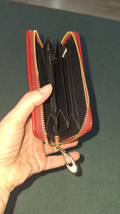 Portfel czerwony na zamek.