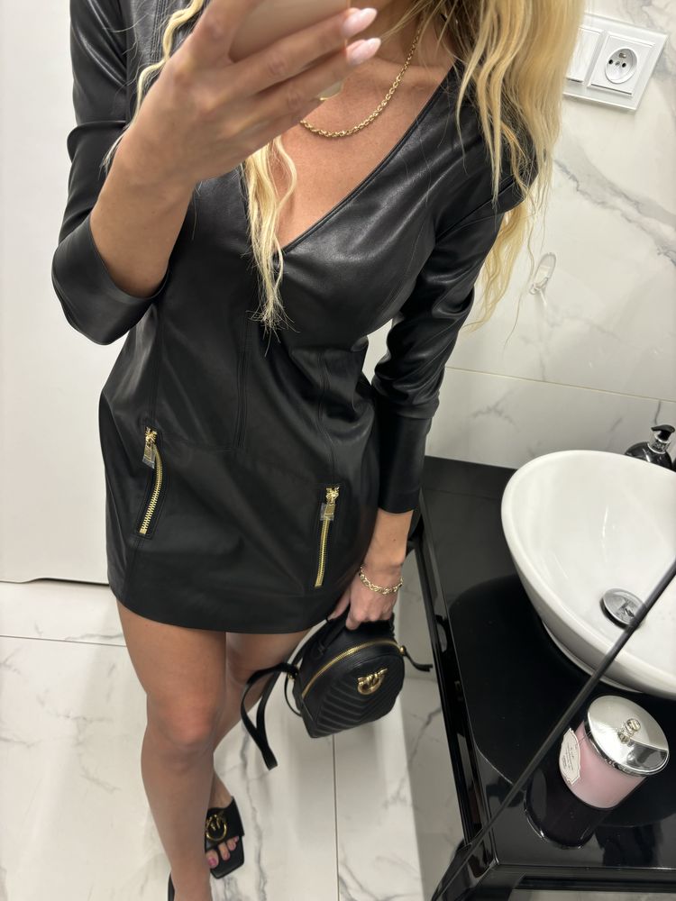 Pinko sukienka czarna eco skora zlote zamki roz.S