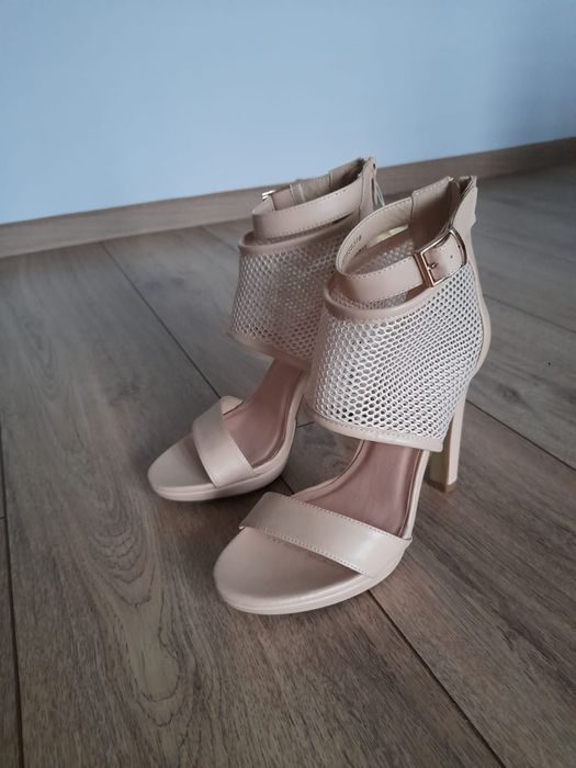 Buty Jenny Fairy CCC.rozm.37 Kolor beżowy