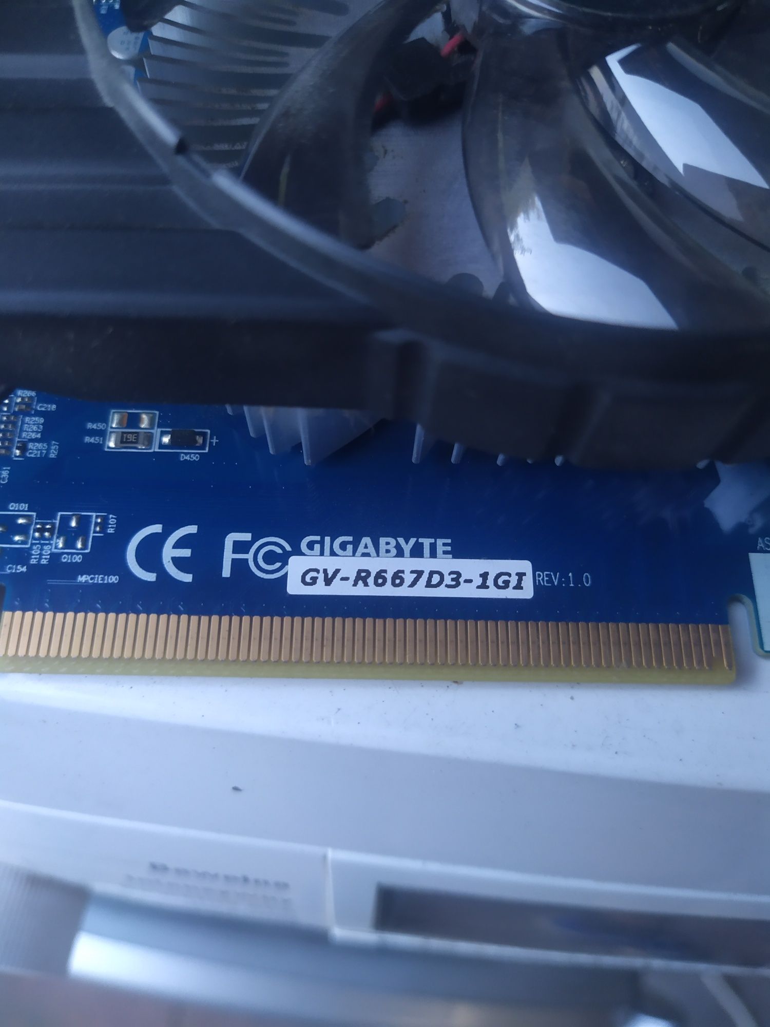 Komputer i3 6gb ram grafika 1gb Linux mint