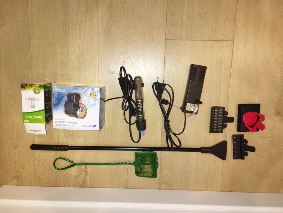 Zestaw akcesoriów do akwarium 25 l – pompa, grzałka, karmnik i inne