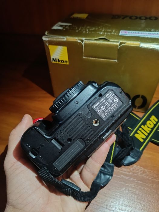 Nikon D7000, body