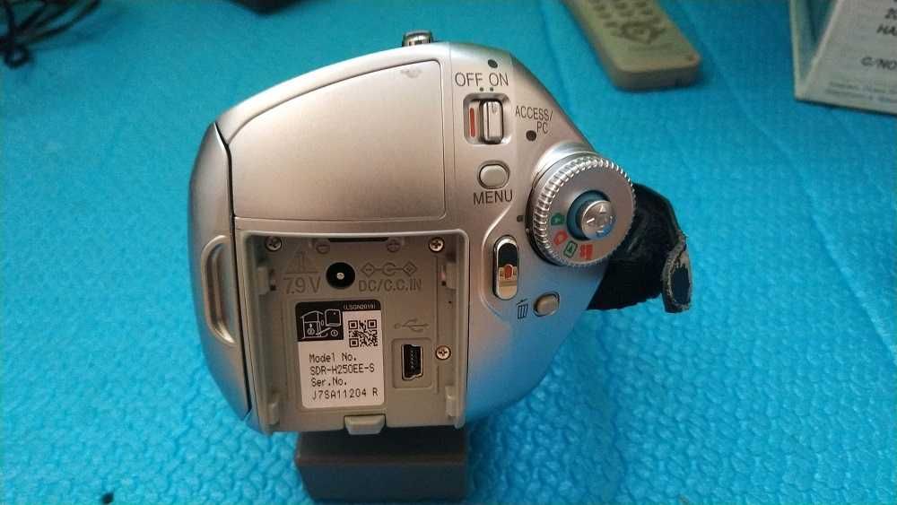 Відеокамера Panasonic SDR-H250EE-S із сумкою