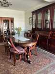 Conjunto de sala de jantar em madeira