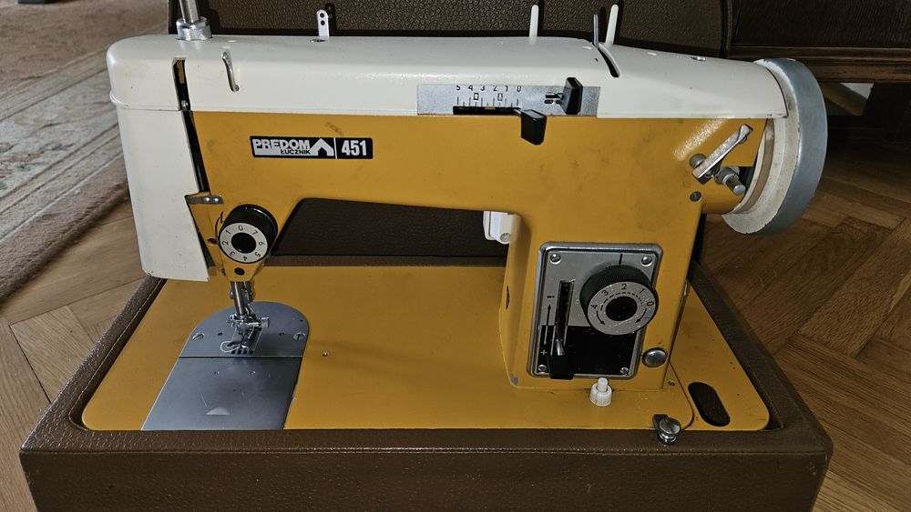 Maszyna do szycia Predom Łucznik 451