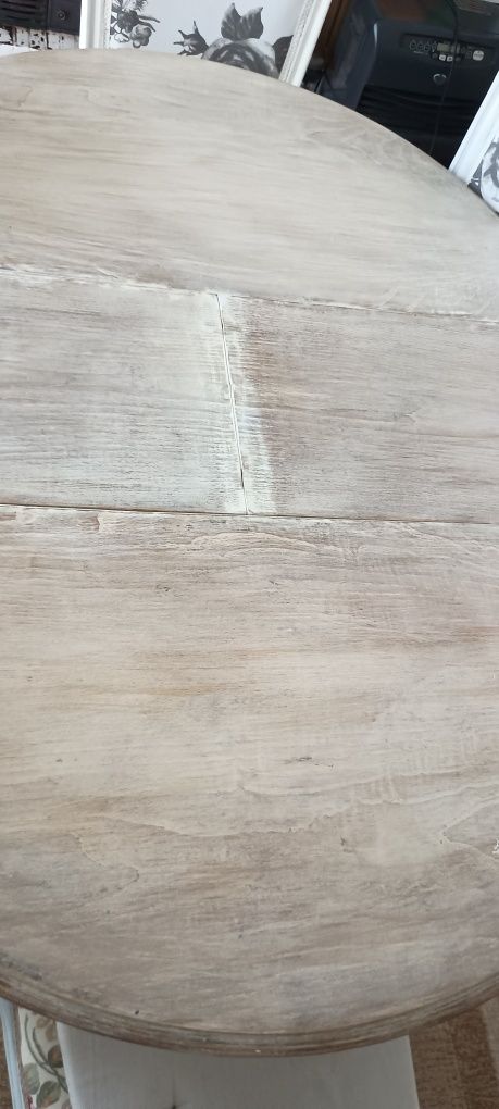 Conjunto mesa extensível e 6 cadeiras estofadas